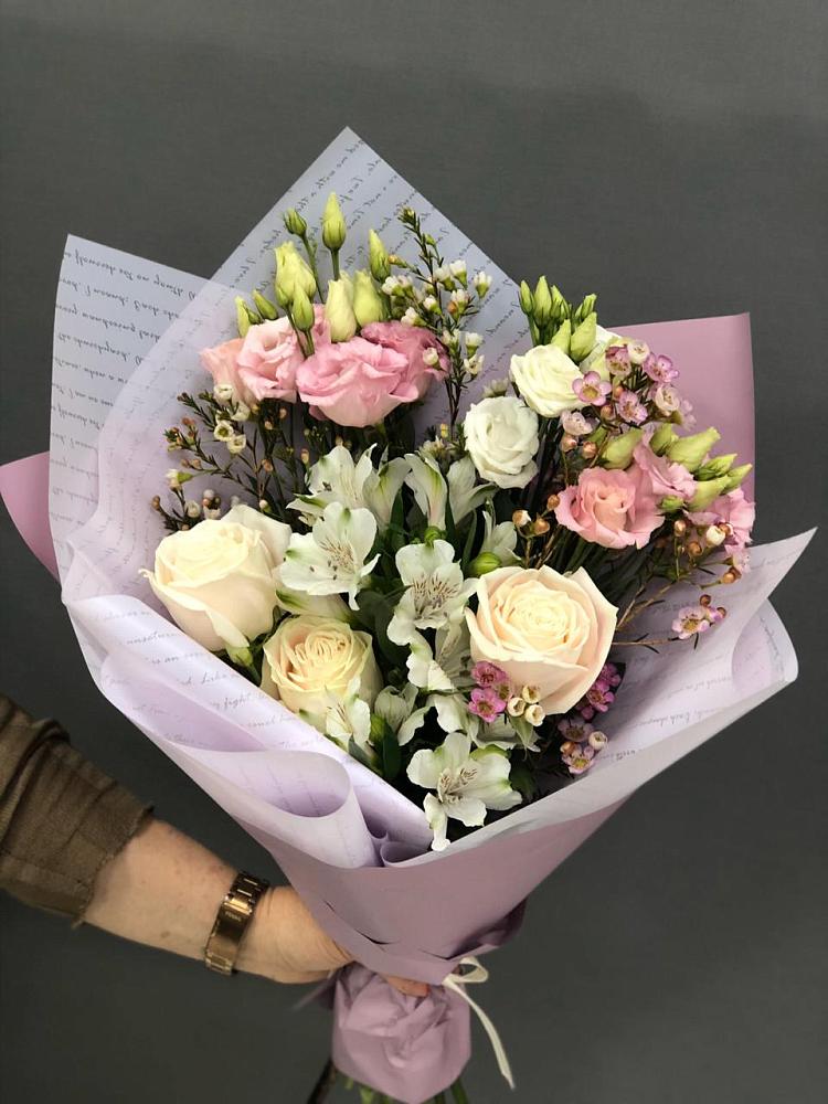 Букет цветов из: Альстромерии, Розы и Лизиантусы в Тухчаре