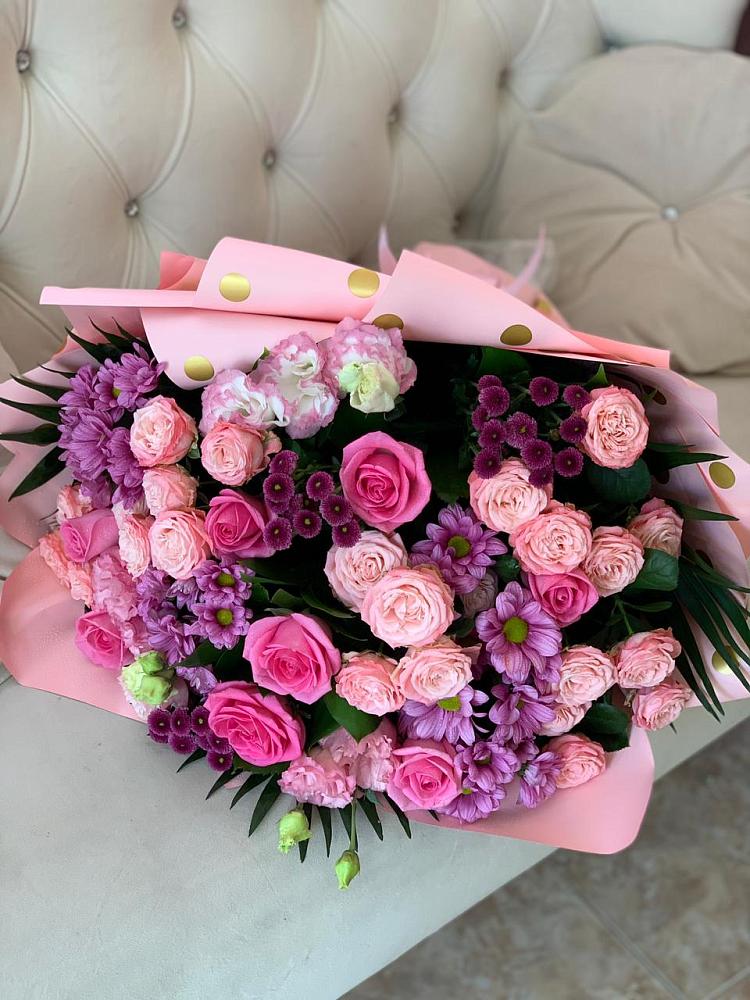 Букет цветов из: Хризантемы, Розы и Лизиантусы в Тухчаре