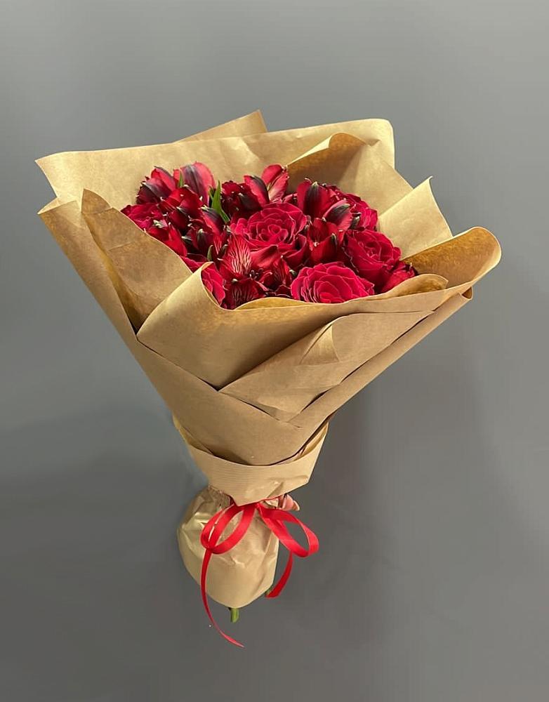 Букет цветов из: Альстромерии и Розы в Тухчаре