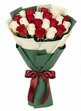 Букет Микс из красных и белых роз в Тухчаре