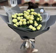 Букет Белые кустовые розы Солинеро в Тухчаре