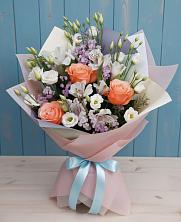 Букет цветов из:  Лизиантусы, Розы, Альстромерии и Гипсофила в Тухчаре