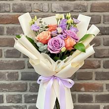 Букет цветов из:  Лизиантусы и Розы в Тухчаре