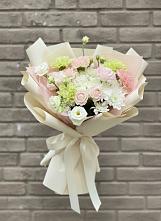 Букет цветов из:  Гвоздики, Розы, Лизиантусы и Хризантемы в Тухчаре