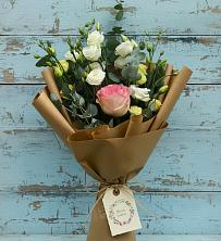 Букет цветов из:  Розы и Лизиантусы в Тухчаре