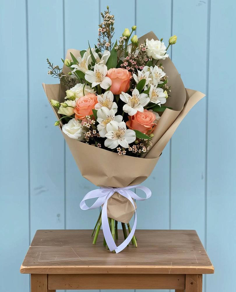 Букет цветов из: Альстромерии, Лизиантусы, Розы и Хризантемы в Тухчаре