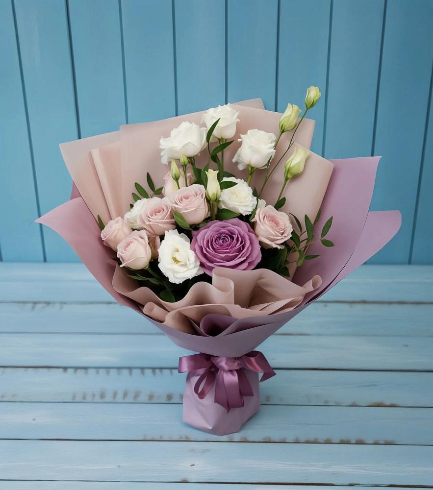 Букет цветов из: Розы и Лизиантусы в Тухчаре